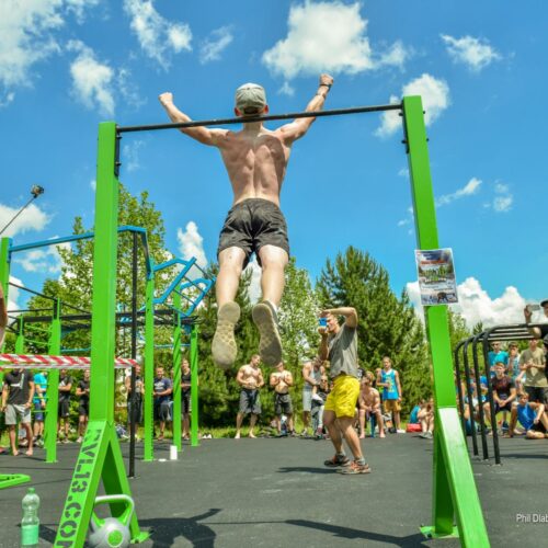 Calisthenics toestel Nippur L+ 17 Dankzij de uitgebreide trainingsmogelijkheden zijn onze calisthenicstoestellen geschikt voor krachttraining, mobiliteit, coördinatie en cardio-oefeningen